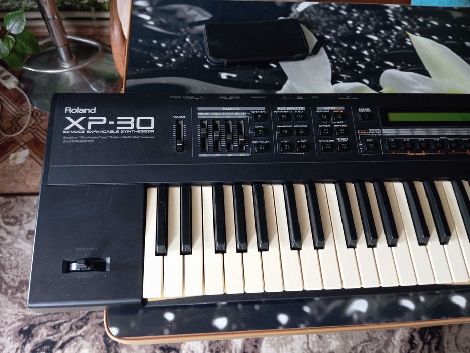 roland xp 80 - Купити музичні інструменти - Ціна на OLX.ua