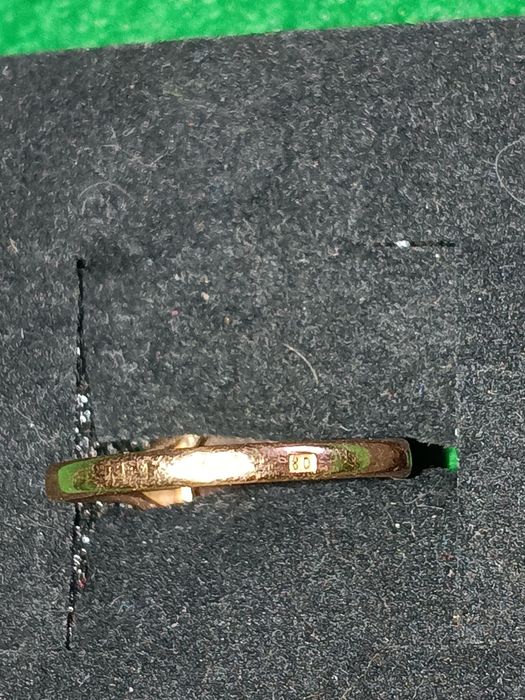 Piękny złoty pierścionek