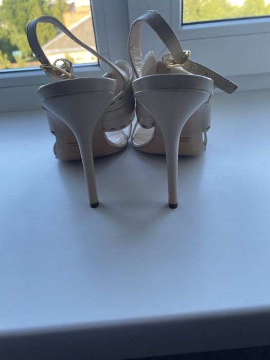 Жіночі босоніжки