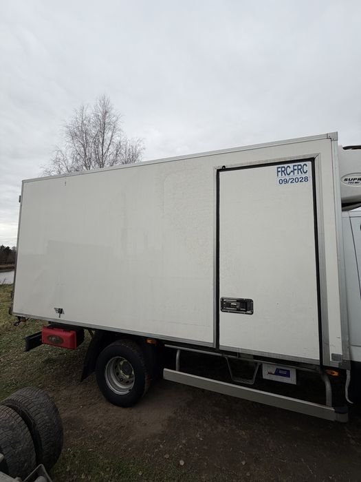 Zabudowa Chłodnia 8 Palet Iveco Izoterma 8 Palet Scianka 9 cm Schowek Magazyn