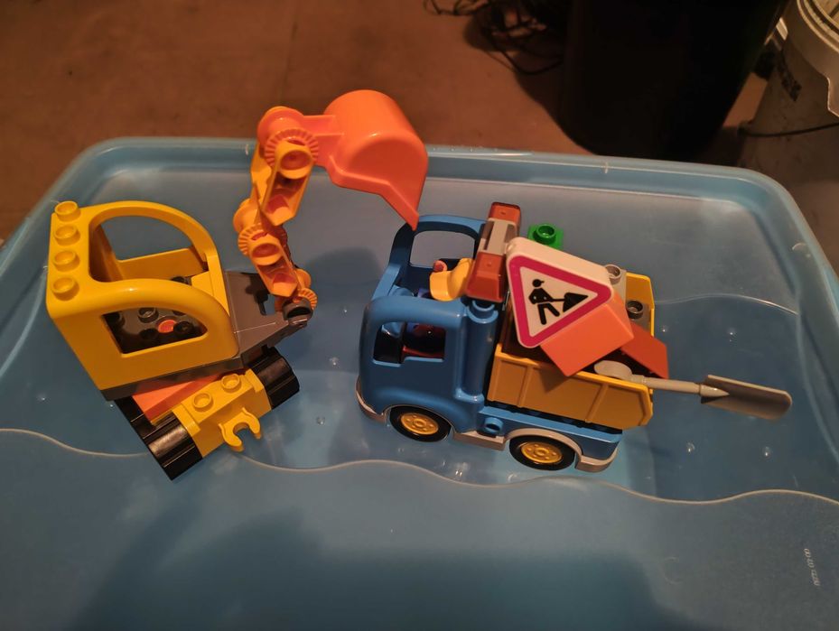 LEGO Duplo wywrotka z koparką