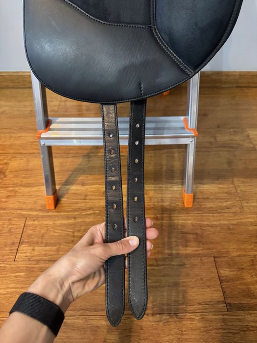 Wintec Pro Dressage 17” – wełna, stan celujący + łęki w zestawie