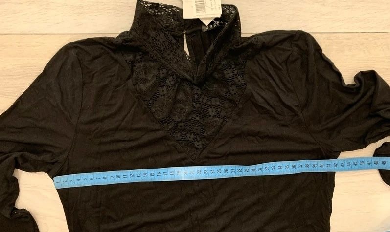 Czarna elegancka bluzka koronkowy dekolt Breal rozmiar S/M