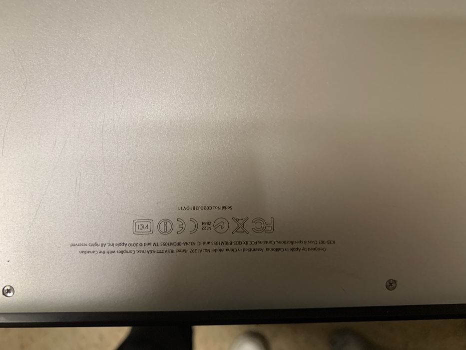 Mackbock pro 17  i7 8GB late 11