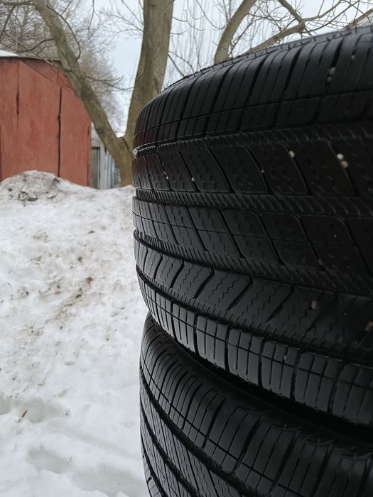 Комплект шин Bridgestone turanza 245 45 r19 всесезонні r19/245/45