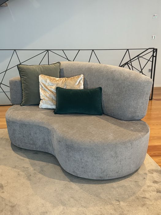 Dois sofás com design e criacao propria