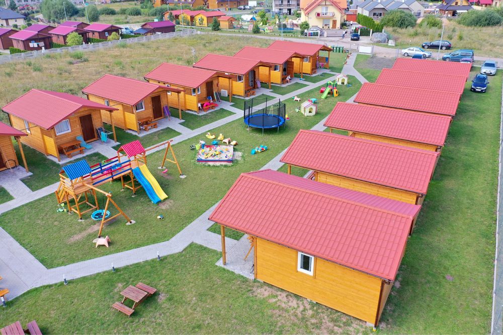Domki nad morzem , noclegi , parking,plac zabaw,,Milka Ustka
