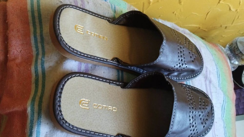 Kapcie    męskie r 44 z eko skóra