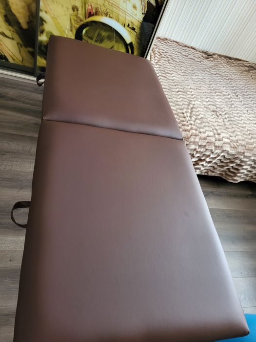 Кушетка тапчан для лешмейкера масажа