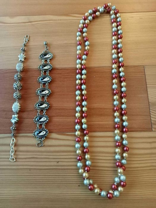 Vários bijuterias a 3 euros cada