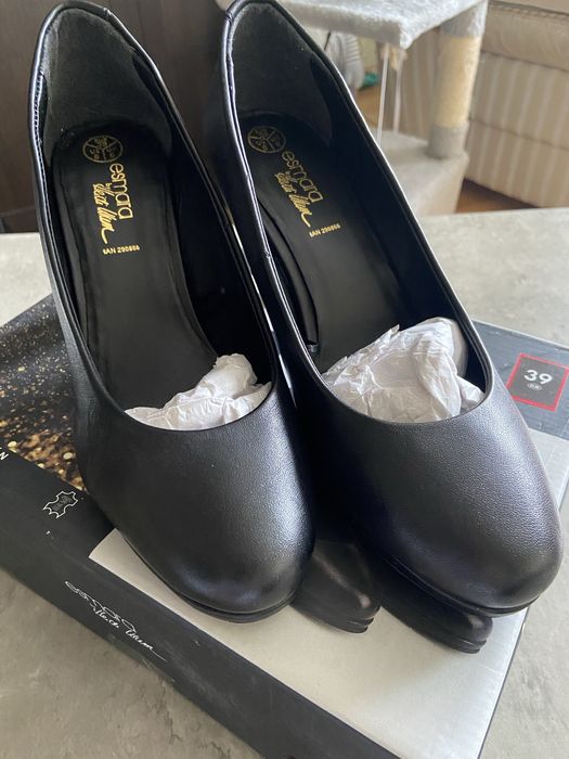 Жіночі туфлі-човники