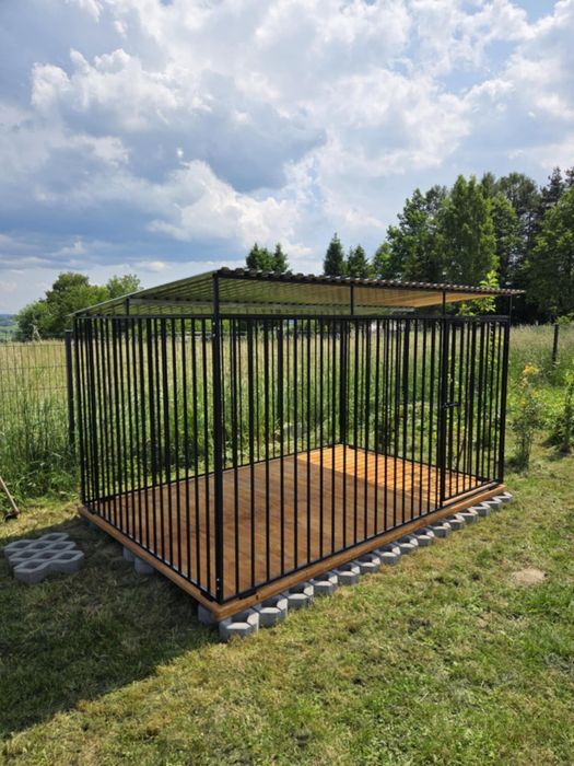 Kojec dla psa. Solidnie wykonany. Szybkie terminy realizacji.