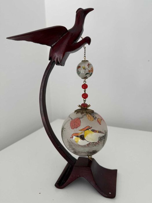 Bola chinesa de vidro pintada por dentro