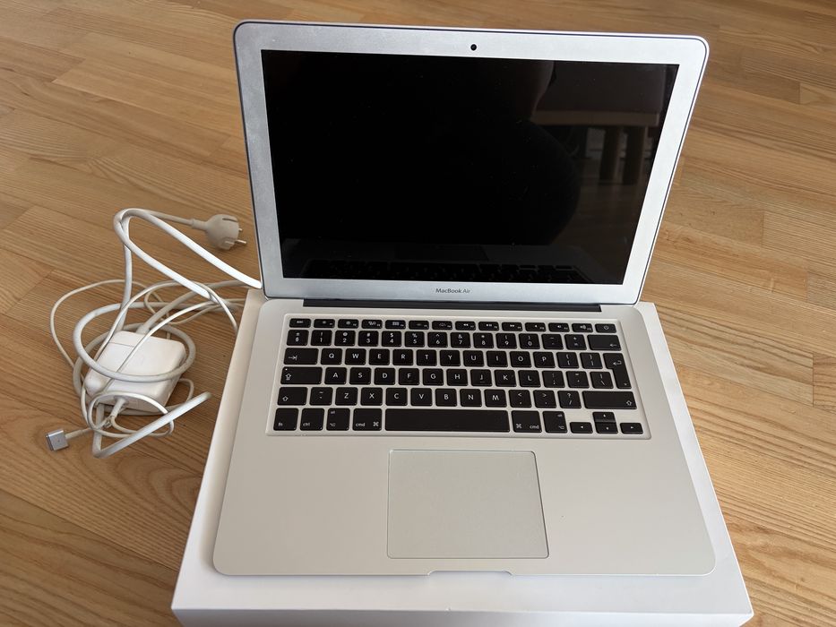 Macbook air 2015 13 cali super stan 8GB 142 cykle
