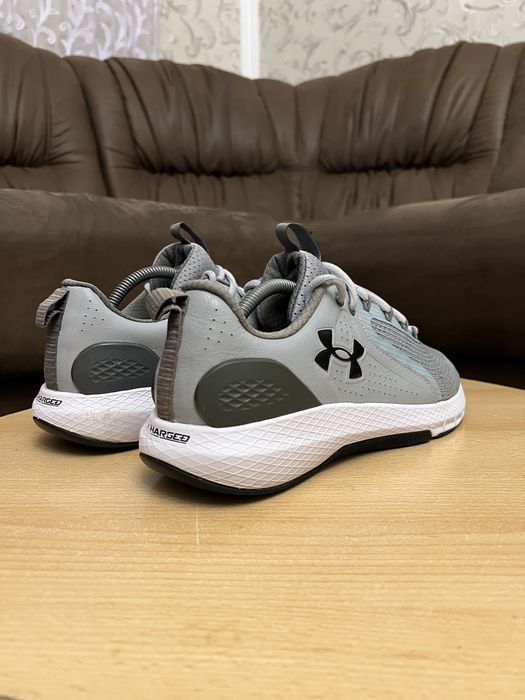 Under Armour Charged Commit TR 3