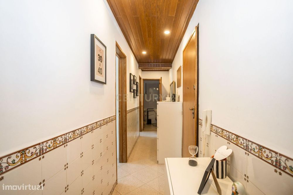 Apartamento T2 com Varanda Cruz de Pau, Amora - Seixal -