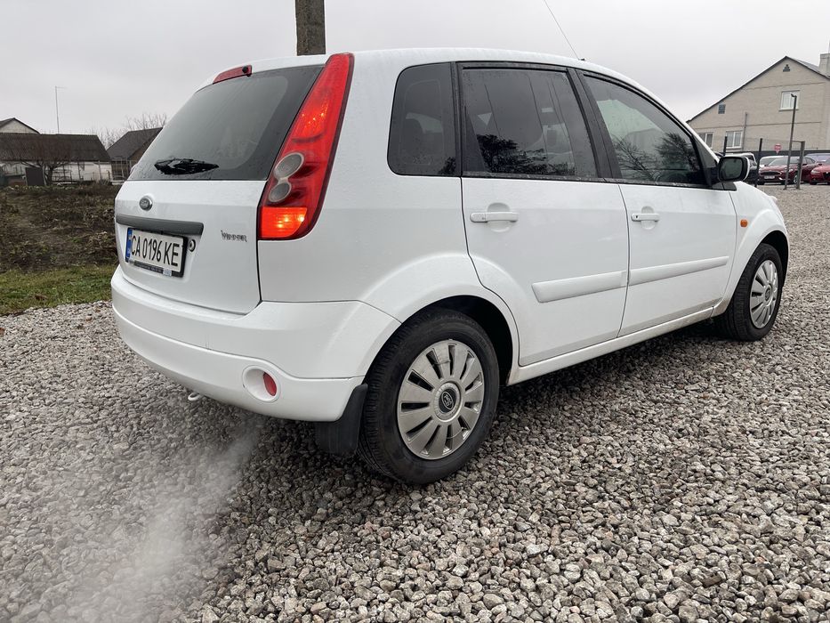 Продам Ford Fiesta 1.3 бензин