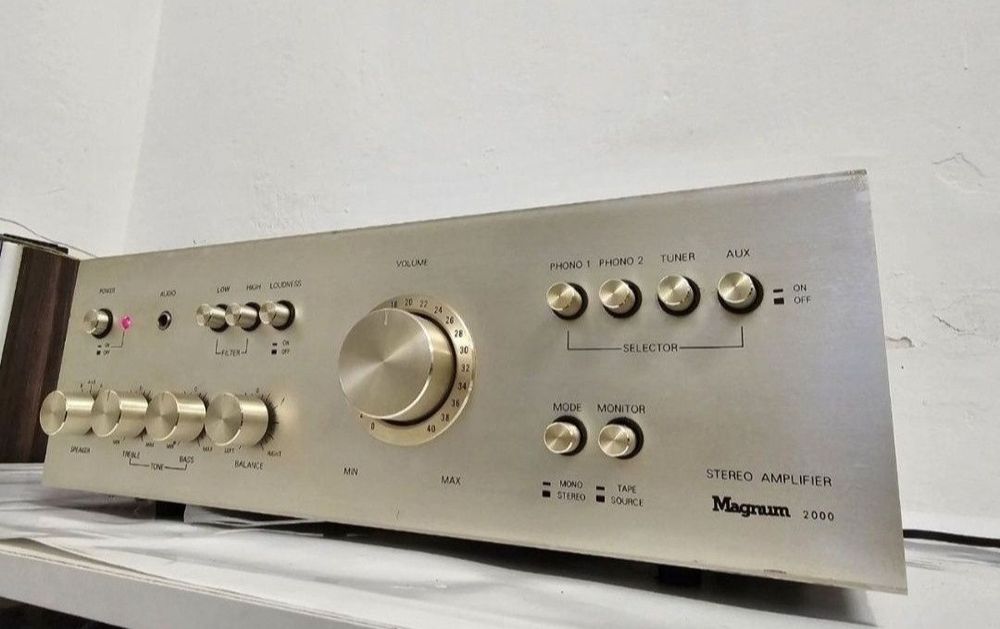 Hi- Fi Wzmacniacz stereo Magnum 2000.