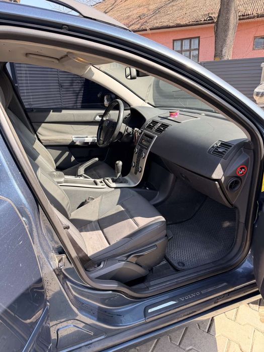 Продаю машину вольво