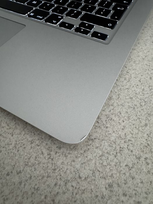 Macbook  Air 13” (2017)