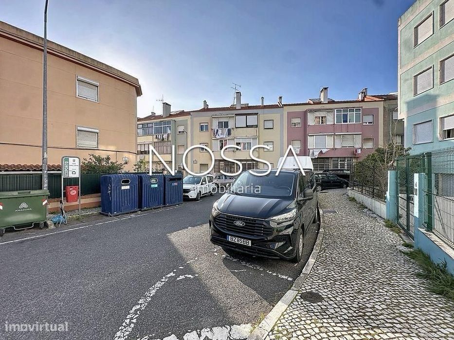 T2 para Obras Totais | Aproveitamento Sótão | V. Nova — Falagueira-Venda Nova, Lisboa