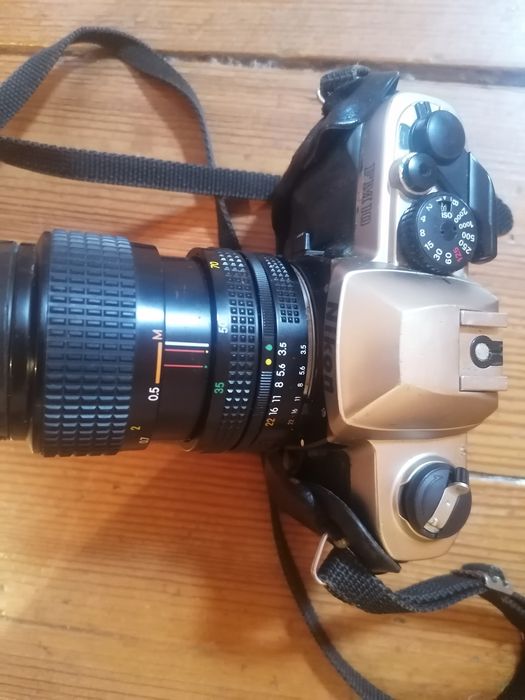 Nikon FM 10 com Flash Yashica C 220 auto