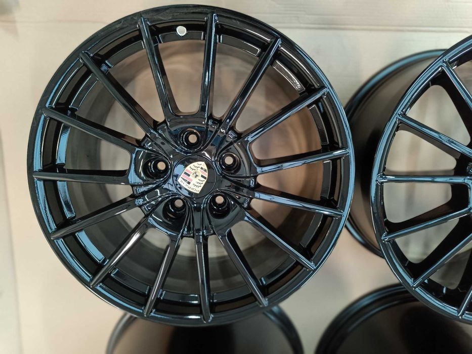 Felgi Alu Porsche Panamera Gts  9,5x20 11,5x20 Komplet
