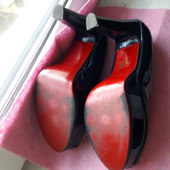 Туфли на каблуке с открытым носком синие