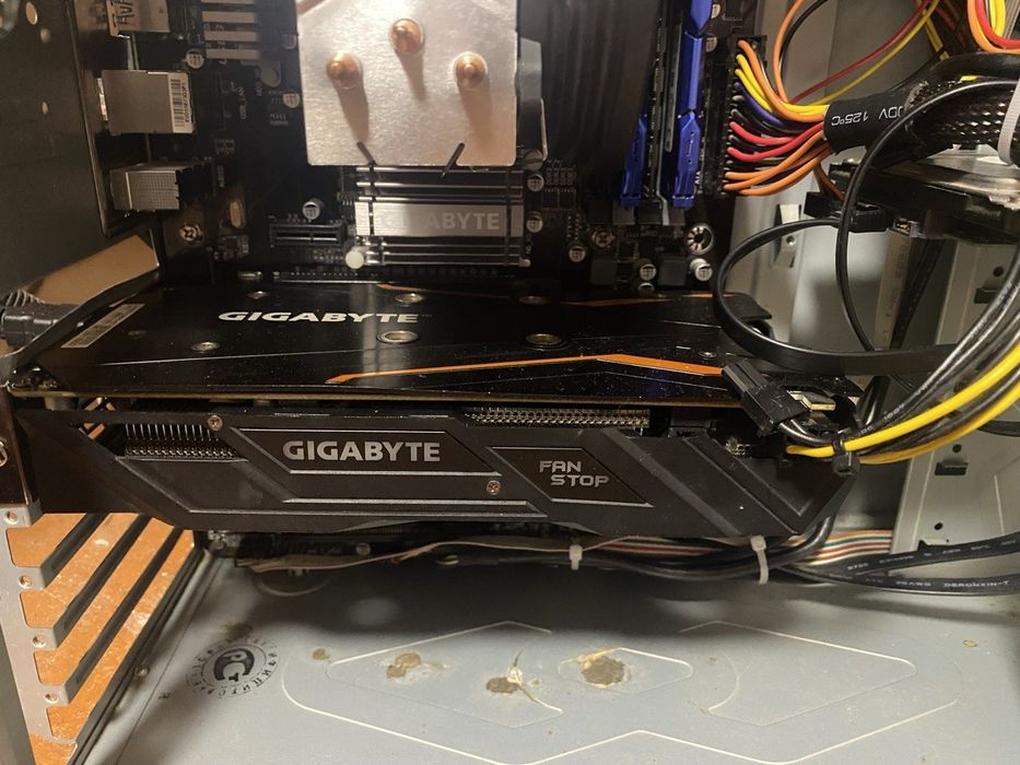 Ігровий комп'ютер, практично новий