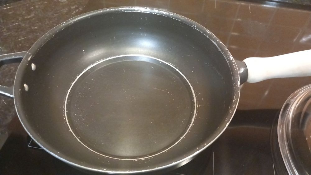 Frigideira caçarola anti aderente usada