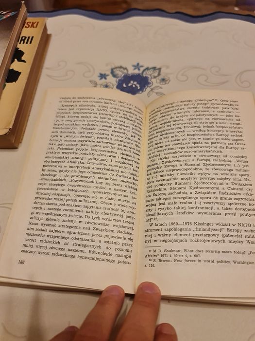 Sprzedam książkę autorów zbiorowych "Od Nixona do Cartera "