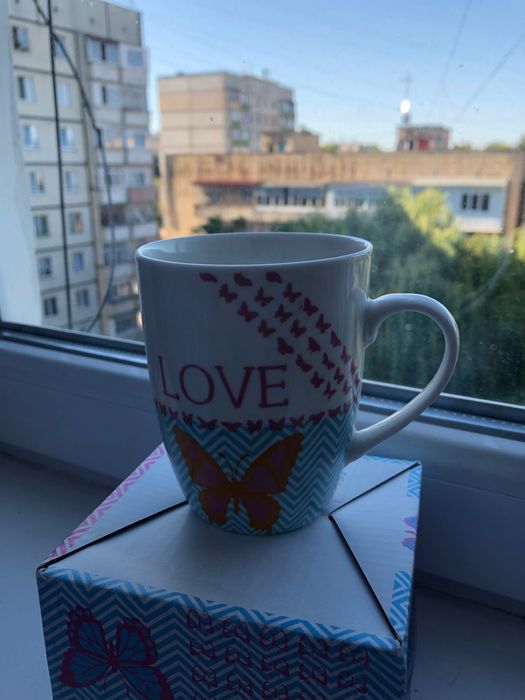 Чашка з метеликом