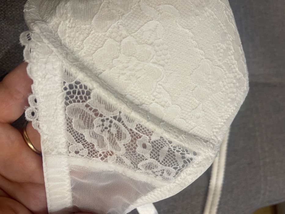 Бюстгальтер H&M білий кружевний з Push Up розмір EU 70F