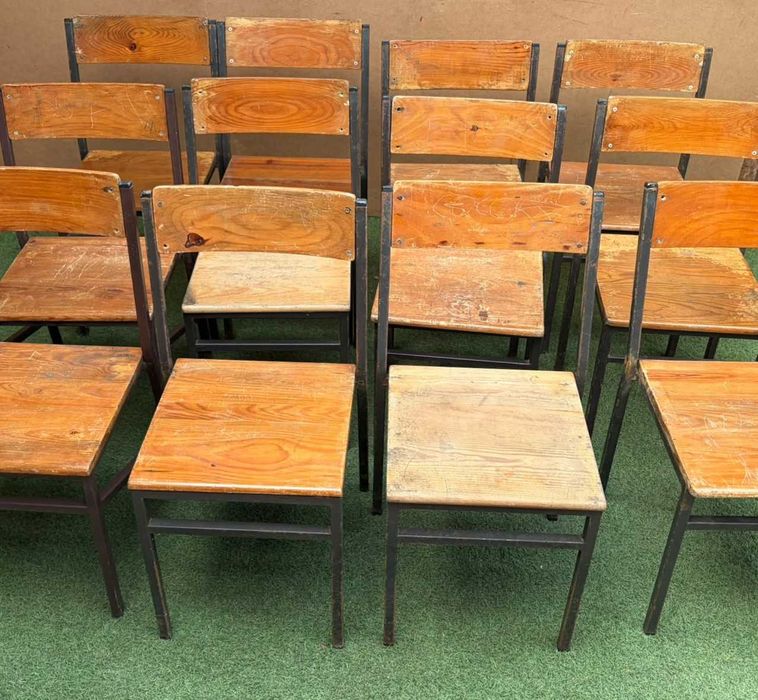 Cadeiras escolares antigas 12 unidades