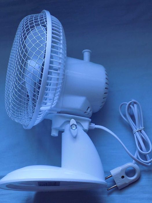 Wentylator biurkowy LG-18A . Biały cichy - moc 22 W.