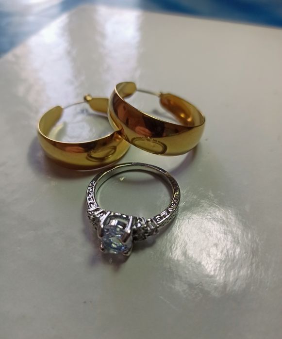 Біжутерія ,каблучка та сережки