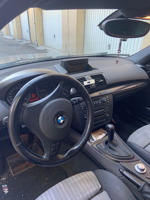 BMW série 1 e87 com caixa automática em muito bom estado