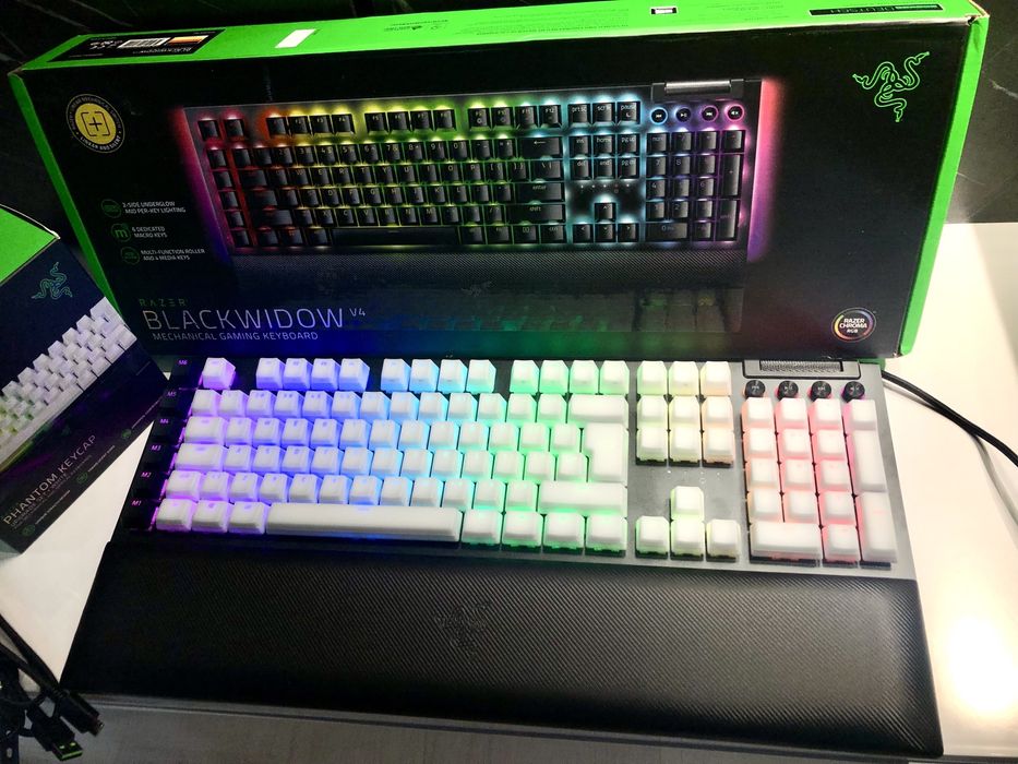 Клавіатура razer blackwidow v4