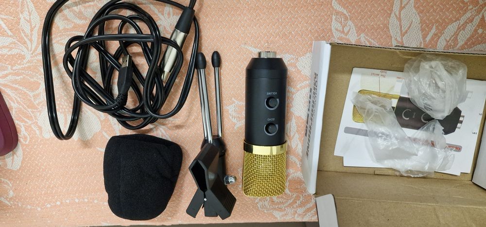 Якісний конденсаторний мікрофон.