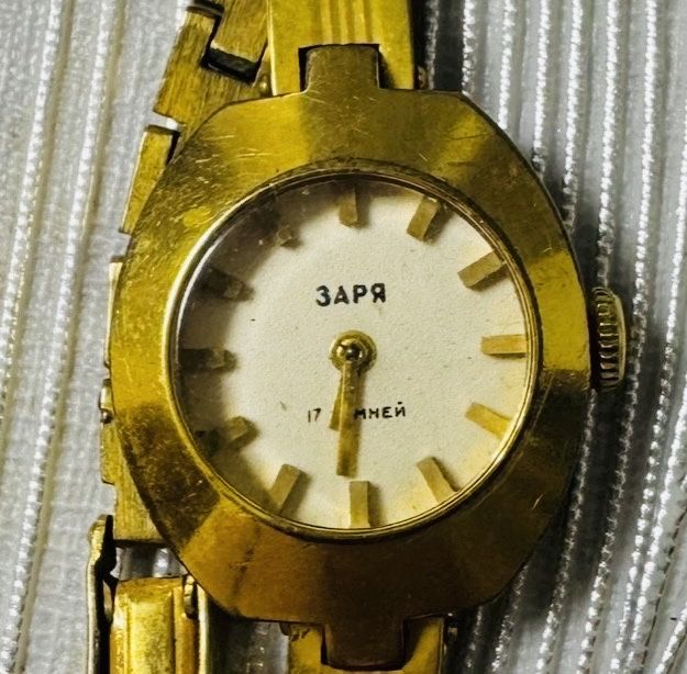 Позолоченные часы Заря 17 камней