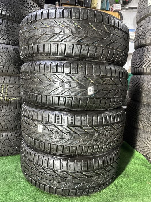 Шини зимові 215/50 R18 (92V) Toyo Snowprox S953