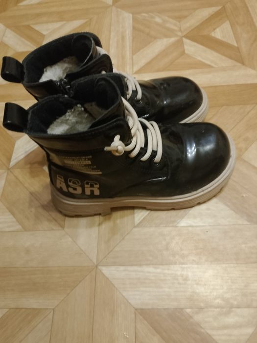 Черевики лакові ,чорного кольору