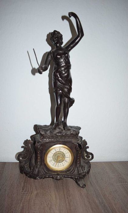 Zegar kominkowy z figurką - niesprawny