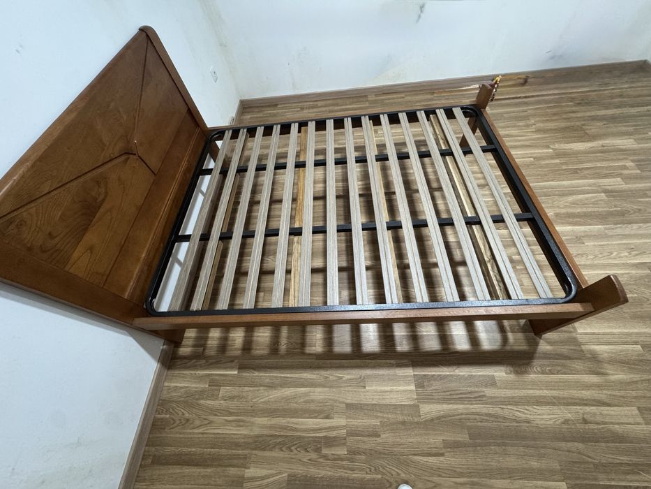 Cama de casal Madeira cerejeira