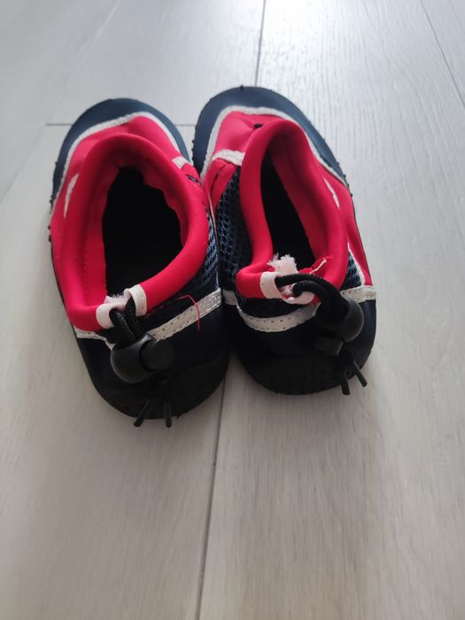 Взуття для купання