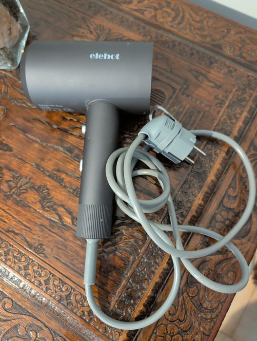 Secador cabelo compacto potente ( elehot )