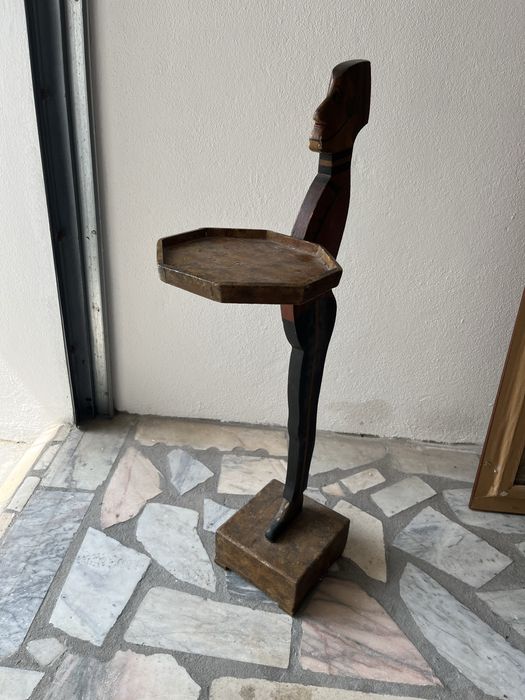 Suporte antigo em madeira
