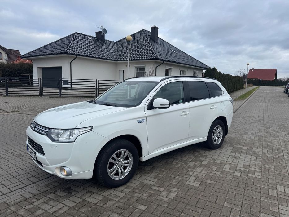 Mitsubishi Outlander Piękny 2.0 Plug IN 204 PS Navi3D Serwis ASO Gwarancja 12Mc