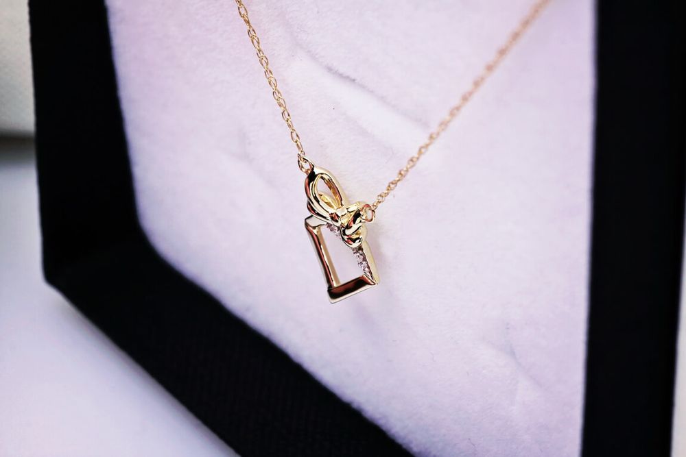 Złoty naszyjnik Staviori z diamentem