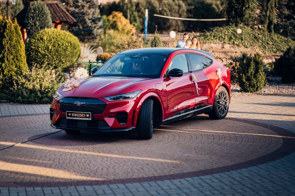 Auto do ślubu limuzyna samochód do ślubu